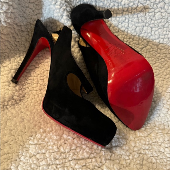 Don’t miss up on these Christian Louboutin heels in perfect condition. - Picture 6 of 10